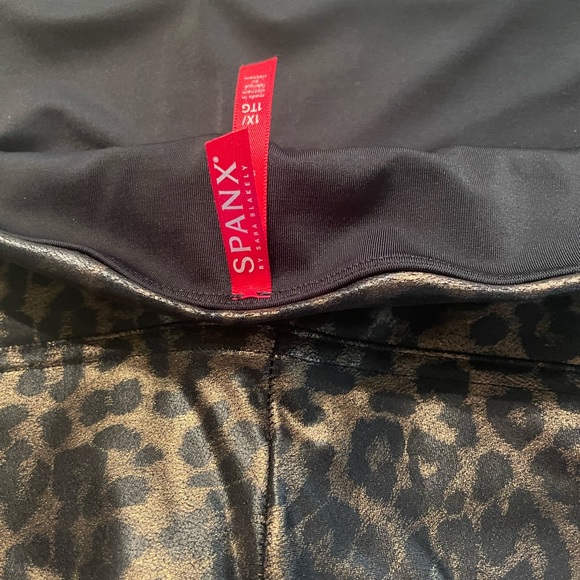 SPANX FAUX LEATHER LEGGING - Picture 2 of 4